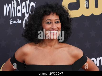 Los Angeles, USA. Dezember 2022. Tracee Ellis Ross kommt bei den 29. Jährlichen Critics Choice Awards, die am Sonntag, dem 14. Januar 2024, im Barker Hangar in Santa Monica, KALIFORNIEN, stattfinden. (Foto: Sthanlee B. Mirador/SIPA USA) Credit: SIPA USA/Alamy Live News Stockfoto