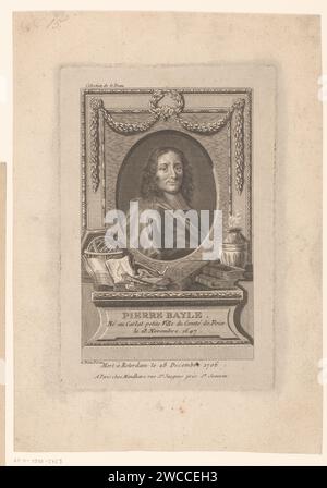 Portret van Pierre Bayle, Pierre Adrien Le Beau (möglich), 1767 - 1806 Druckerei: Franziskus: Paris Papierätzung / Gravur historischer Personen. Gelehrter, Philosoph. Porträt eines Schriftstellers. Ornament  Medaillon Stockfoto