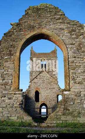 Die Ruinen der St. Michael's Church auf Burrow Mump, einem abgelegenen Hügel, der sich aus den Avalon Marshes in Somerset, Großbritannien erhebt Stockfoto