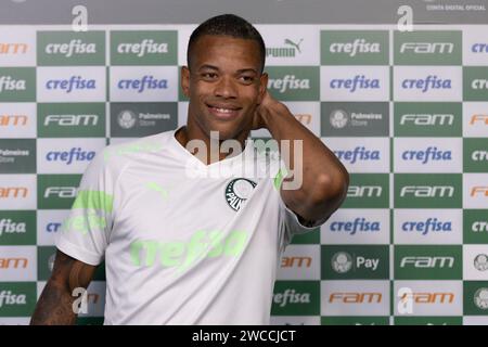 Sao Paulo, Brasilien. Januar 2024. SP - SAO PAULO - 01/15/2024 - PALMEIRAS, PRÄSENTATION - Caio Paulista während seiner offiziellen Präsentation als Palmeiras-Spieler bei einer Pressekonferenz im CT Barra Funda. Foto: Ettore Chiereguini/AGIF (Foto: Ettore Chiereguini/AGIF/SIPA USA) Credit: SIPA USA/Alamy Live News Stockfoto