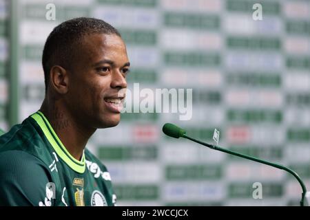Sao Paulo, Brasilien. Januar 2024. SP - SAO PAULO - 01/15/2024 - PALMEIRAS, PRÄSENTATION - Caio Paulista während seiner offiziellen Präsentation als Palmeiras-Spieler bei einer Pressekonferenz im CT Barra Funda. Foto: Ettore Chiereguini/AGIF (Foto: Ettore Chiereguini/AGIF/SIPA USA) Credit: SIPA USA/Alamy Live News Stockfoto