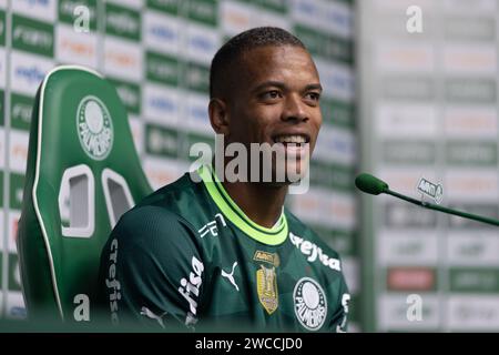 Sao Paulo, Brasilien. Januar 2024. SP - SAO PAULO - 01/15/2024 - PALMEIRAS, PRÄSENTATION - Caio Paulista während seiner offiziellen Präsentation als Palmeiras-Spieler bei einer Pressekonferenz im CT Barra Funda. Foto: Ettore Chiereguini/AGIF (Foto: Ettore Chiereguini/AGIF/SIPA USA) Credit: SIPA USA/Alamy Live News Stockfoto
