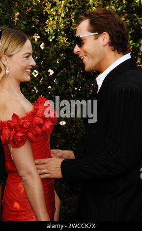 SANTA MONICA, KALIFORNIEN - 14. JANUAR: (L-R) Margot Robbie und Tom Ackerley nehmen am 1. Januar an den 29. Annual Critics Choice Awards im Barker Hangar Teil Stockfoto