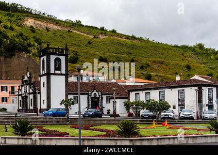 Povoacao, Portugal - 7. Juli 2022: Malerischer Blick auf die Stadt. Sao Miguel Island, Azoren. Stockfoto