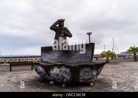 Povoacao, Portugal - 7. Juli 2022: Der Hafen ein bewölkter Tag im Sommer. Sao Miguel Island, Azoren. Stockfoto