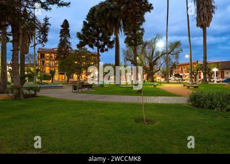 Santa Cruz, Colchagua Valley, Chile - Blick auf den Hauptplatz der Stadt Santa Cruz mit der Fassade des Santa Cruz Plaza Hotel und Stockfoto
