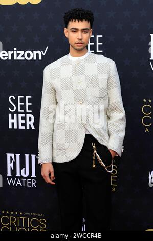 Archie Madekwe bei der Verleihung der 29. Critics Choice Awards im Barker Hangar. Santa Monica, 14.01.2024 *** Archie Madekwe bei den 29 Critics Choice Awards im Barker Hangar Santa Monica, 14 01 2024 Foto:XJ.xBlocx/xFuturexImagex Critics Choice 4103 Stockfoto