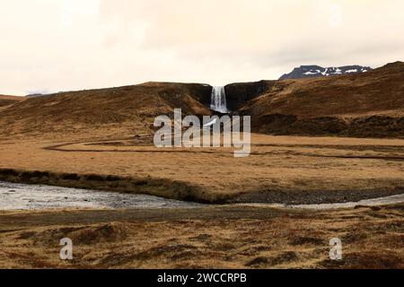 Blick auf einen Wasserfall im Nationalpark Snæfellsjökull, Island Stockfoto