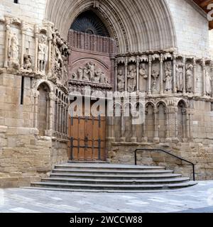 Kunstvoller Eingang zur Kirche San Bartolomé, Logroño, La Rioja, Spanien, Europa Stockfoto