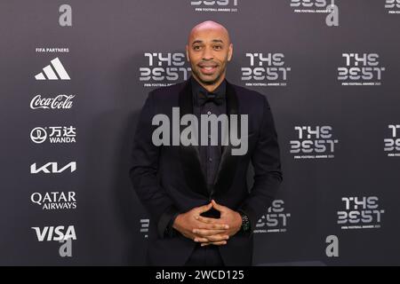 Thierry Henry kommt auf dem Grünen Teppich vor den Besten FIFA Football Awards 2023 im Apollo Theatre in London, Großbritannien. Januar 2024. (Foto: Mark Cosgrove/News Images) in, am 15.01.2024. (Foto: Mark Cosgrove/News Images/SIPA USA) Credit: SIPA USA/Alamy Live News Stockfoto