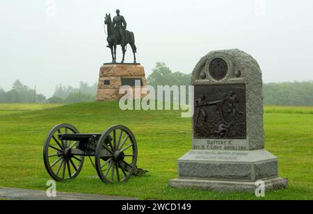 General Meade Statue mit Batterie K 1. New York Artillerie Denkmal, Gettysburg National Military Park, Pennsylvania Stockfoto