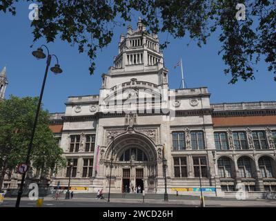 LONDON, Großbritannien - 9. JUNI 2023: Victoria and Albert Museum Stockfoto