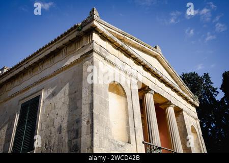 Der Palast von St.. Michael und St. George, das beherbergt jetzt das Museum für Asiatische Kunst Alter Königspalast St. Michael und St. George in Korfu, Griechenland Stockfoto
