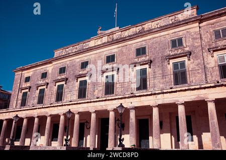 Der Palast von St.. Michael und St. George, das beherbergt jetzt das Museum für Asiatische Kunst Alter Königspalast St. Michael und St. George in Korfu, Griechenland. J Stockfoto