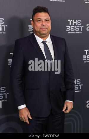 Ronaldo ehemaliger brasilianischer Fußballspieler trifft am 15. Januar 2024 im Apollo Theatre in London (Foto: Mark Cosgrove/News Images) auf dem Grünen Teppich vor den besten FIFA Football Awards 2023 ein 2024. (Foto: Mark Cosgrove/News Images/SIPA USA) Credit: SIPA USA/Alamy Live News Stockfoto