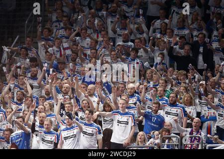 Berlin, Deutschland. Januar 2024. Fans beim Männer Handball EHF Euro 2024 Spiel zwischen Polen und Färöern in der Mercedes Benz Arena am 15. Januar 2024 in Berlin. (Foto: Piotr Matusewicz/PressFocus/SIPA USA) Credit: SIPA USA/Alamy Live News Stockfoto