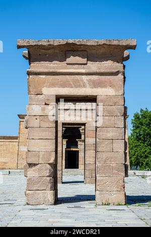 MADRID, SPANIEN - 8. JULI 2023: Der Tempel von Debod ist ein altägyptischer Tempel, der am 8. Juli 2023 im Zentrum von Madrid, Spanien, wiederaufgebaut wurde Stockfoto