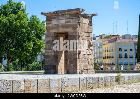 MADRID, SPANIEN - 8. JULI 2023: Der Tempel von Debod ist ein altägyptischer Tempel, der am 8. Juli 2023 im Zentrum von Madrid, Spanien, wiederaufgebaut wurde Stockfoto