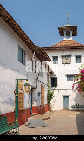 Eingang und Uhrturm, Paradesi Synagoge, Matancherry, Judenstadt, Cochin, Kerala, Indien Stockfoto