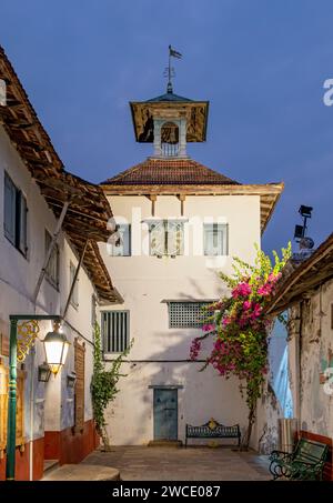 Eingang und Uhrturm, Paradesi Synagoge, Matancherry, Judenstadt, Cochin, Kerala, Indien Stockfoto
