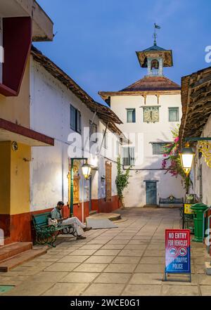 Eingang und Uhrturm, Paradesi Synagoge, Matancherry, Judenstadt, Cochin, Kerala, Indien Stockfoto