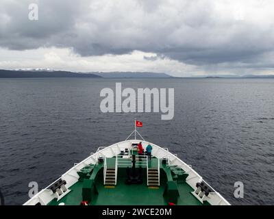 Sie überqueren den Beagle-Kanal auf dem Weg nach Ushuaia Stockfoto