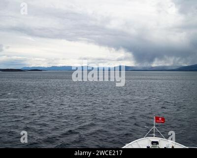 Sie überqueren den Beagle-Kanal auf dem Weg nach Ushuaia Stockfoto