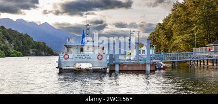 Die Passagierfähre Mararoa liegt in Pearl Harbor am Waiau River in Manapouri, Aotearoa (Neuseeland), Te Waipounamu (Südinsel). Stockfoto