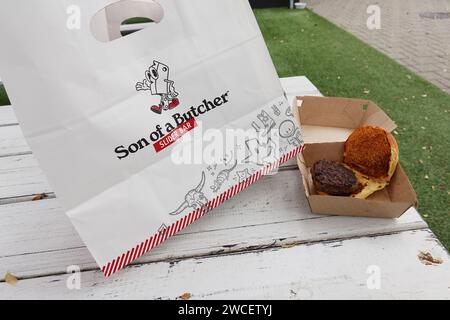 Nahaufnahme eines Hamburger (Slider) aus dem Restaurant Son of a Butcher - November 2023 Stockfoto