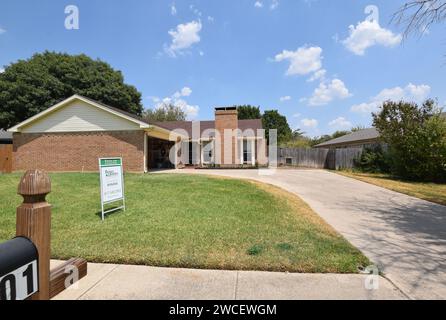 Haus zum Verkauf in der ft. Worth Vorort von Bedford Texas - August 2023 Stockfoto