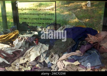 Opferkleidung im Choung EK Genozidal Center, Phnom Penh, Kambodscha. Stockfoto