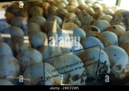 Menschliche Schädel im Choung EK Genozidal Center, Phnom Penh, Kambodscha. Stockfoto