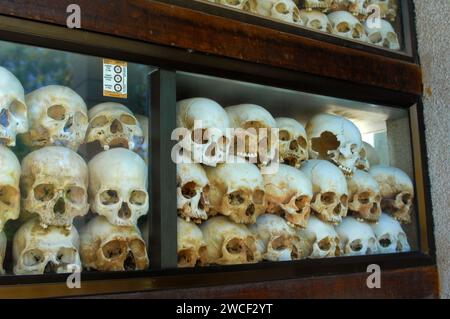 Menschliche Schädel im Choung EK Genozidal Center, Phnom Penh, Kambodscha. Stockfoto