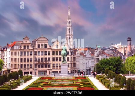 Typisch belgischen Häuser auf dem Mont des Arts Bereich in der Nacht in Brüssel, Belgien Stockfoto