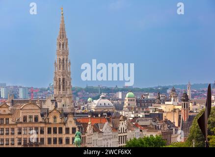 Typisch belgischen Häuser auf dem Mont des Arts Bereich in der Nacht in Brüssel, Belgien Stockfoto