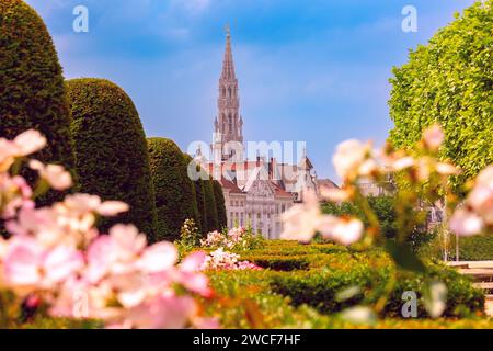 Typisch belgischen Häuser auf dem Mont des Arts Bereich in der Nacht in Brüssel, Belgien Stockfoto