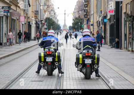 Marseille, Frankreich. Januar 2024. Die Polizei sichert die Route während der Demonstration 2.500 Demonstranten laut Polizei demonstrierten auf den Straßen von Marseille, vom Place d'Aix bis zur Polizeipräfektur, um das palästinensische Volk zu unterstützen. (Foto: Denis Thaust/SOPA Images/SIPA USA) Credit: SIPA USA/Alamy Live News Stockfoto