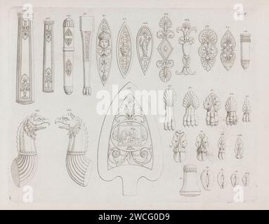 Ornamentische Designs, Anonymous, nach 1817 Printdesigns mit Blattmotiven, Köpfen und Löwenbeinen. Links unter zwei Tierköpfen. Alle Objekte sind nummeriert. Print ist Teil eines Albums mit sechs Ornamenten. Deutschland Papier Ätzen Ornamente  Kunst. Ornamente aus Pflanzenformen. Maske, Mascaron  Ornament. Raubtiere, Raubtiere: Löwe Stockfoto