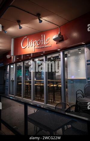 Lawrence, Kansas. Chipotle Mexican Grill auf der Hauptstraße in der Innenstadt von Lawrence. Stockfoto