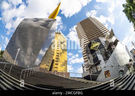 Tokio, Japan. Januar 2024. Panoramablick auf das Hauptgebäude der Asahi Group im Stadtzentrum Stockfoto