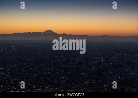 Tokio, Japan, Januar 2024. .Panoramablick auf den Fuji bei Sonnenuntergang Stockfoto