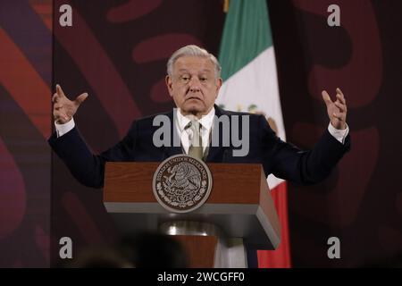 Mexiko-Stadt, Mexiko. Januar 2024. Der mexikanische Präsident Andres Manuel Lopez Obrador bei einer Pressekonferenz vor den Medien im Nationalpalast in Mexiko-Stadt. Am 15. Januar 2024 in Mexiko-Stadt, Mexiko (Credit Image: © Luis Barron/eyepix via ZUMA Press Wire) NUR REDAKTIONELLE VERWENDUNG! Nicht für kommerzielle ZWECKE! Stockfoto