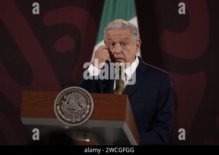 Mexiko-Stadt, Mexiko. Januar 2024. Der mexikanische Präsident Andres Manuel Lopez Obrador bei einer Pressekonferenz vor den Medien im Nationalpalast in Mexiko-Stadt. Am 15. Januar 2024 in Mexiko-Stadt, Mexiko (Credit Image: © Luis Barron/eyepix via ZUMA Press Wire) NUR REDAKTIONELLE VERWENDUNG! Nicht für kommerzielle ZWECKE! Stockfoto