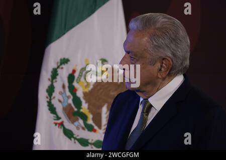 Mexiko-Stadt, Mexiko. Januar 2024. Der mexikanische Präsident Andres Manuel Lopez Obrador bei einer Pressekonferenz vor den Medien im Nationalpalast in Mexiko-Stadt. Am 15. Januar 2024 in Mexiko-Stadt, Mexiko (Credit Image: © Luis Barron/eyepix via ZUMA Press Wire) NUR REDAKTIONELLE VERWENDUNG! Nicht für kommerzielle ZWECKE! Stockfoto