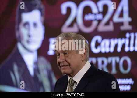 Mexiko-Stadt, Mexiko. Januar 2024. Der mexikanische Präsident Andres Manuel Lopez Obrador bei einer Pressekonferenz vor den Medien im Nationalpalast in Mexiko-Stadt. Am 15. Januar 2024 in Mexiko-Stadt, Mexiko (Credit Image: © Luis Barron/eyepix via ZUMA Press Wire) NUR REDAKTIONELLE VERWENDUNG! Nicht für kommerzielle ZWECKE! Stockfoto