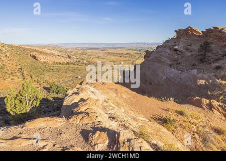 Blick in das Colorado River Valley von Redlands View im Colorado National Monument Stockfoto