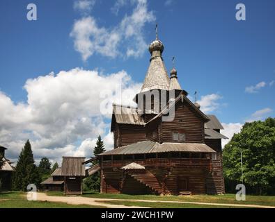 Kirche der Geburt der Jungfrau Maria in Vitoslavlitsy Dorf in der Nähe von Nowgorod. Russland Stockfoto