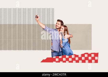 Collage Bild von friedlichen idyllischen Partnern kuscheln Smartphone halten Selfie Liebe isoliert auf kreativem Hintergrund Stockfoto