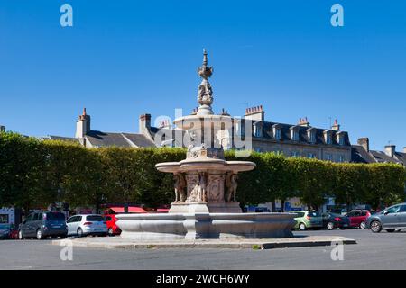 Bayeux, Frankreich - 06. August 2020: Der Brunnen Moutier am Place Saint-Patrice wurde 1888 eingeweiht. Stockfoto
