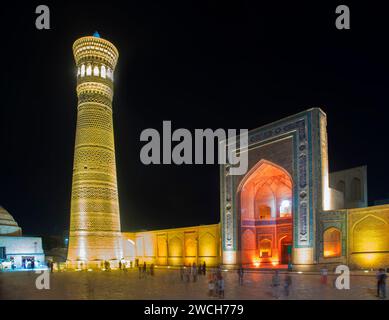 Kalan-Moschee (Masjid-i Kalan) und Kalan-Minarett von Po-i-Kalan (POI Kalan) - islamischer religiöser Komplex in Bukhara. Usbekistan Stockfoto